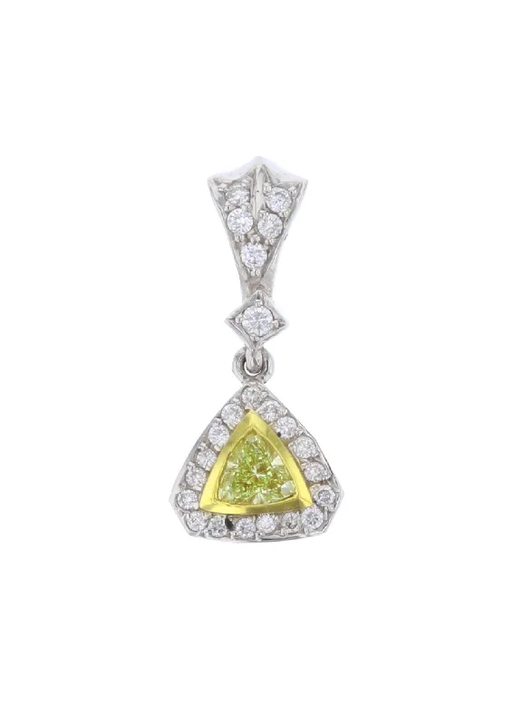 Yellow Diamond Pendant (Yellow Diamond 0.41 cts. White Diamond 0.29 cts.)